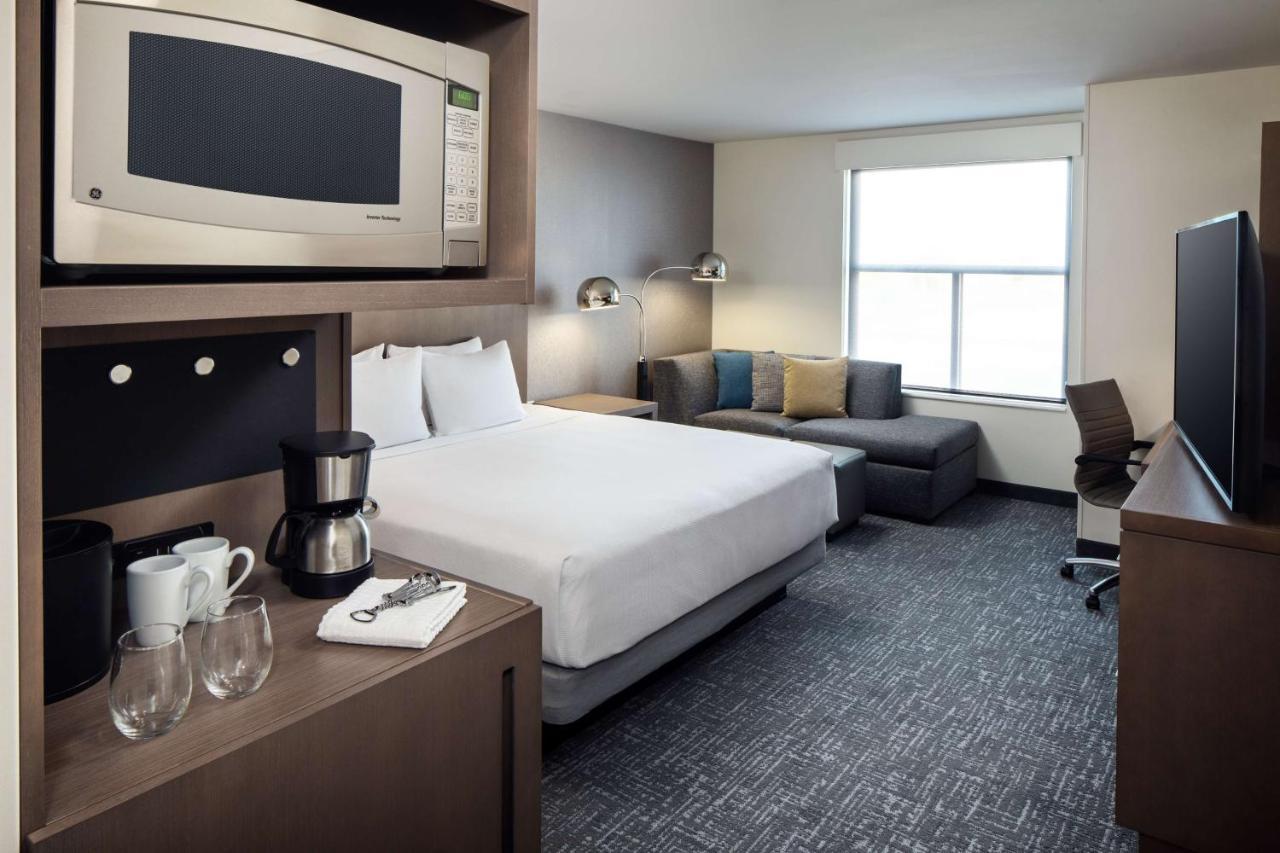 Hyatt House 바카빌 외부 사진